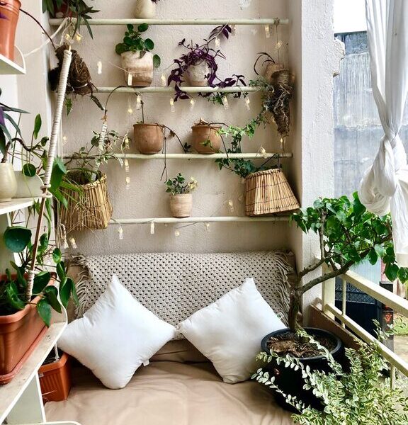 How to Make a Small Balcony Feel Cozy